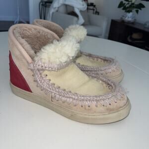 MOU Eskimo Sneaker Boots Suede Upper Wool Crochet Stitching Trim Size 7 Red Heel